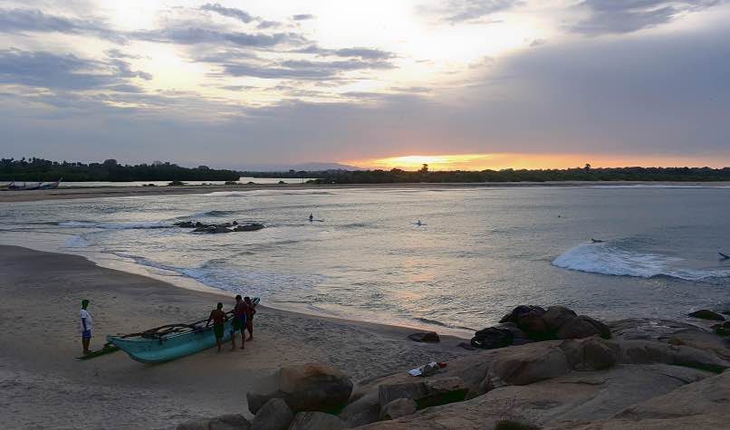 tramonto spiaggia Panama surfisti